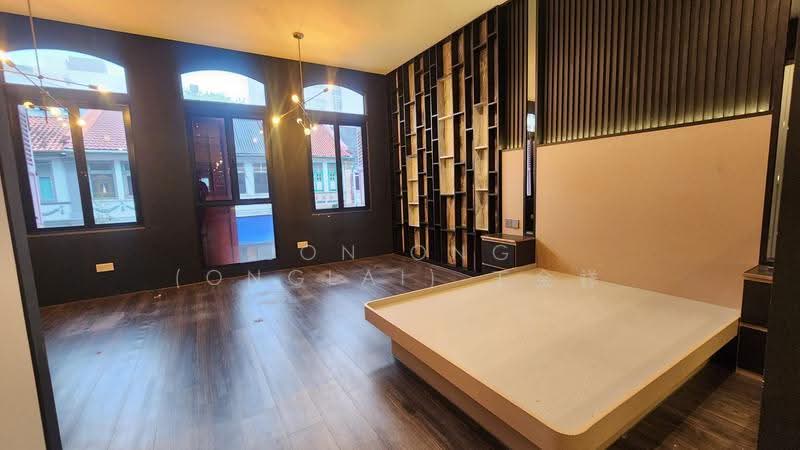 Sims Avenue Shophouse Office / Showroom / Residential / Co-Living / Commercial, 483 Sims Avenue, Eunos / Geylang / Paya Lebar, 3,000 sqft, Shop / Shophouse For Rent, by Jon Ong (Onglai) 王金祥, 25136624 - Bedroom - CommercialGuru.com.sg