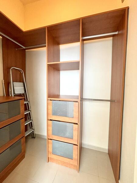 The Metz, 83 Devonshire Road, 1 Bedroom, 581 sqft, Condominium For Rent, by Ian Low, 25137053 - Walk-in wardrobe (home shelter) - PropertyGuru.com.sg