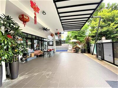 For Sale - GOOD VALUE RENOVATED 2.5STY DETACH HOUSE, LIFT/POOL. WIDE FRONTAGE. PARK 4 CARS. NEAR BEDOK MRT/MALL