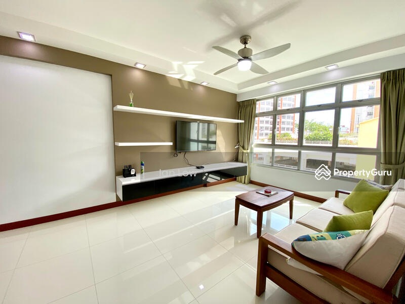 Corner unit with good privacy