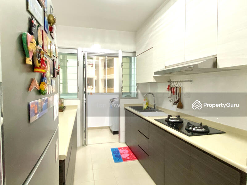 Spacious kitchen 