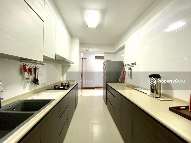 Bright kitchen 