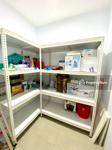 Spacious store room (bomb shelter)