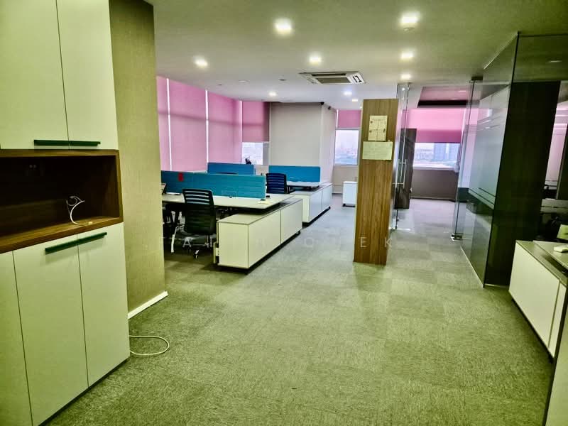 Wcega Tower, 21 Bukit Batok Crescent, 1,970 sqft, Light Industrial (B1) For Rent, by Faith Quek, 25138327 - CommercialGuru.com.sg