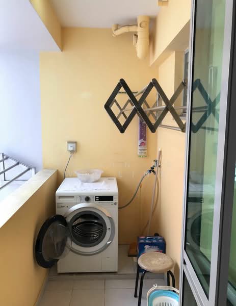 For Rent - 275B Compassvale Link