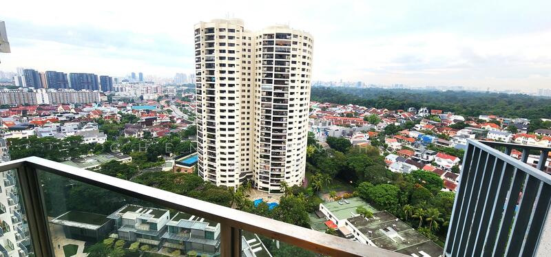 180 Degree City View From Balcony
