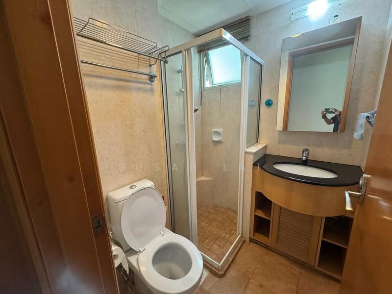 Queens, 10 Stirling Road, Alexandra / Commonwealth, Room Rental, 90 sqft, Condominium For Rent, by Susan Lai, 25139336 - Bathroom - PropertyGuru.com.sg