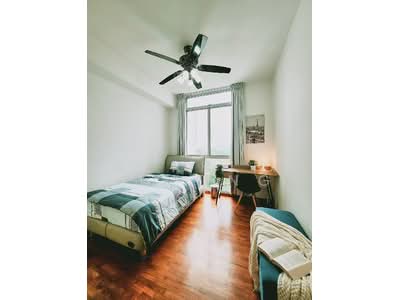 For Rent - The Lakeshore