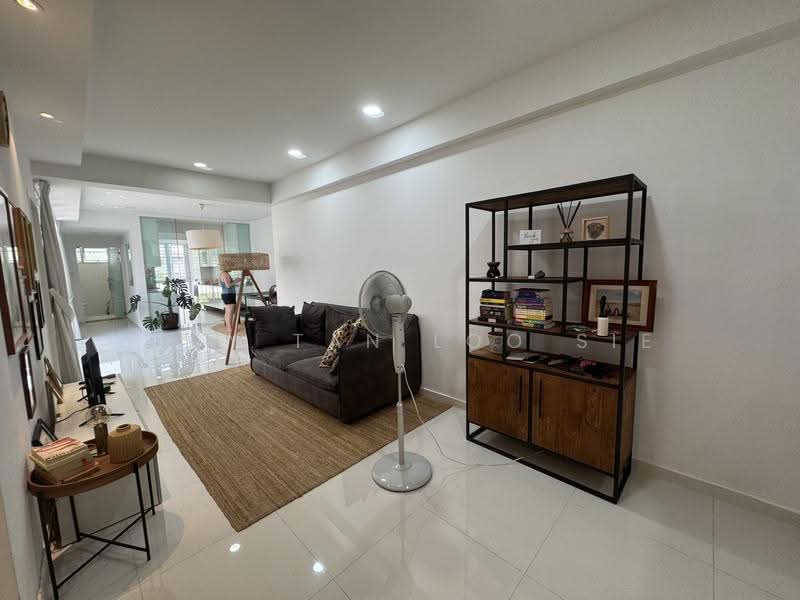 Tiong Bahru, , 2 Bedrooms, 900 sqft, Walk-up Apartment For Rent, by Lucy Tan Loo Sie, 25140878 - PropertyGuru.com.sg