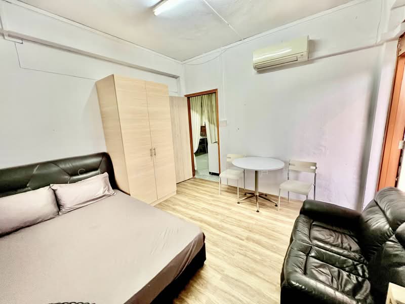 8*9666882 cosy room rental at Katong vicinity. Good food, easy access to town and East Coast Beach, Joo Chiat Road, Katong, East Coast road, Room Rental, 215 sqft, Apartment For Rent, by Clare Loh 卢煜婕, 25140903 - PropertyGuru.com.sg