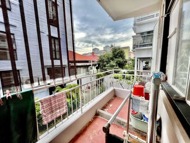 8*9666882 cosy room rental at Katong vicinity. Good food, easy access to town and East Coast Beach, Joo Chiat Road, Katong, East Coast road, Room Rental, 215 sqft, Apartment For Rent, by Clare Loh 卢煜婕, 25140903 - PropertyGuru.com.sg