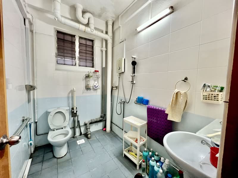 8*9666882 cosy room rental at Katong vicinity. Good food, easy access to town and East Coast Beach, Joo Chiat Road, Katong, East Coast road, Room Rental, 215 sqft, Apartment For Rent, by Clare Loh 卢煜婕, 25140903 - PropertyGuru.com.sg