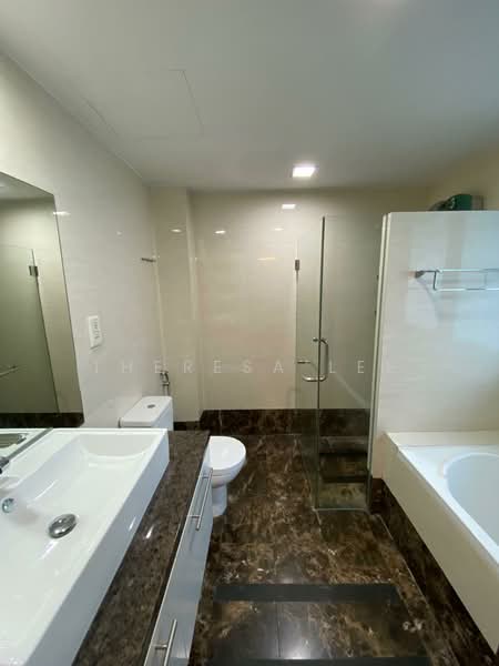 Watten Drive, Tanglin / Holland / Bukit Timah, 4 Bedrooms, 3,500 sqft, Terraced House For Rent, by Theresa Lee, 25141343 - Master Toilet - PropertyGuru.com.sg