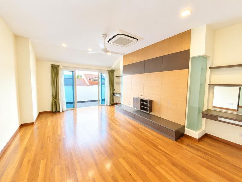Watten Drive, Tanglin / Holland / Bukit Timah, 4 Bedrooms, 3,500 sqft, Terraced House For Rent, by Theresa Lee, 25141343 - Master Room - PropertyGuru.com.sg