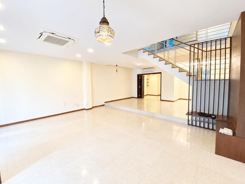 Watten Drive, Tanglin / Holland / Bukit Timah, 4 Bedrooms, 3,500 sqft, Terraced House For Rent, by Theresa Lee, 25141343 - Living Room - PropertyGuru.com.sg