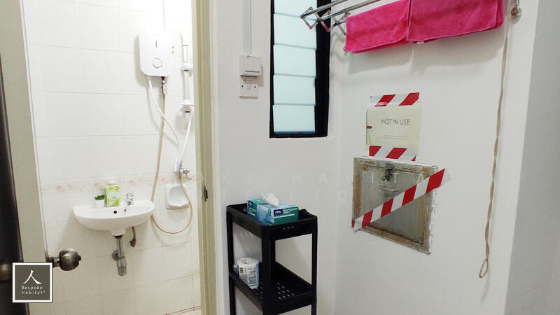 02-01 COMMON BATHROOM