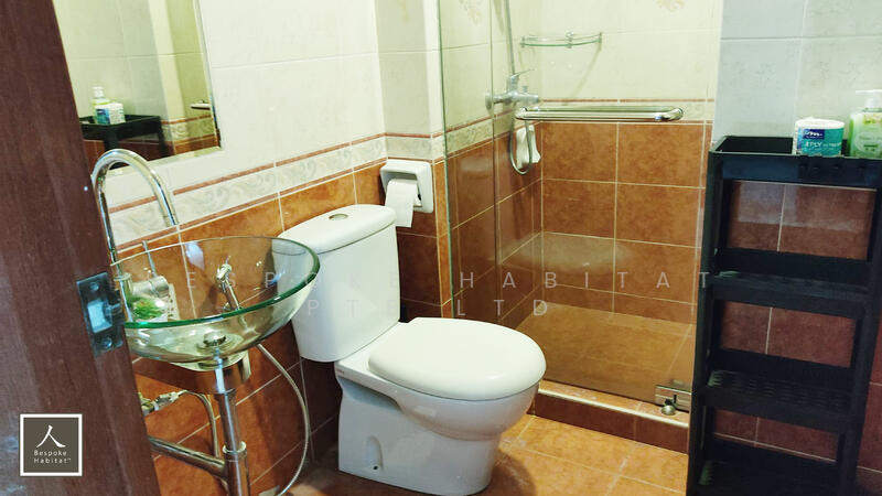 02-01 COMMON BATHROOM