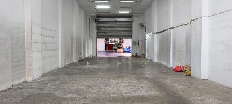 GROUND FLOOR. 5.4m ceiling height, Shun Li Industrial Complex 705 Sims Drive, 1,658 sqft, Light Industrial (B1) For Rent, by Eugene Choo 朱修仁, 25148929 - CommercialGuru.com.sg