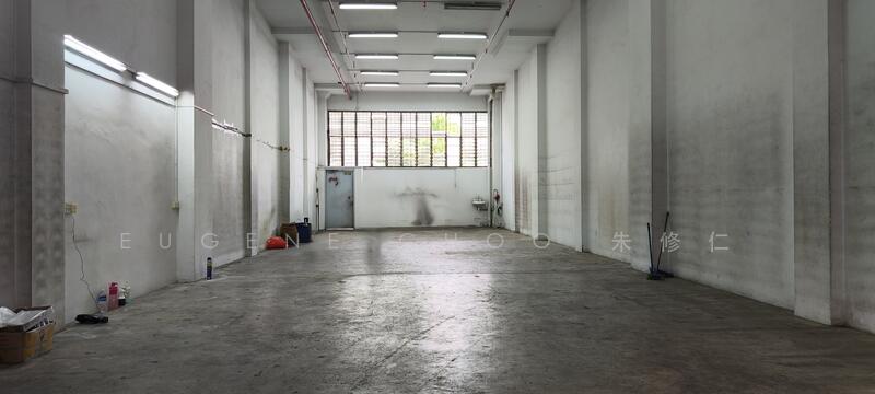 GROUND FLOOR. 5.4m ceiling height, Shun Li Industrial Complex 705 Sims Drive, 1,658 sqft, Light Industrial (B1) For Rent, by Eugene Choo 朱修仁, 25148929 - CommercialGuru.com.sg