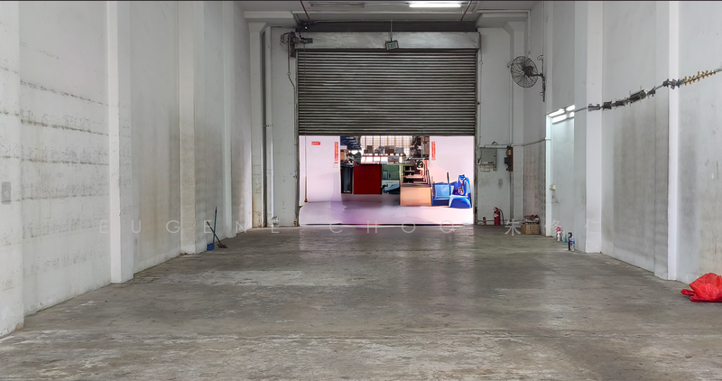GROUND FLOOR. 5.4m ceiling height, Shun Li Industrial Complex 705 Sims Drive, 1,658 sqft, Light Industrial (B1) For Rent, by Eugene Choo 朱修仁, 25148929 - CommercialGuru.com.sg