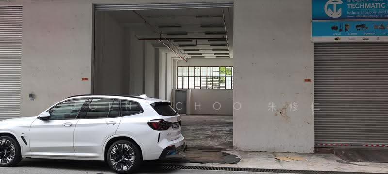 GROUND FLOOR. 5.4m ceiling height, Shun Li Industrial Complex 705 Sims Drive, Eunos / Geylang / Paya Lebar, 1,658 sqft, Light Industrial (B1) For Rent, by Eugene Choo 朱修仁, 25148929 - Exterior - CommercialGuru.com.sg