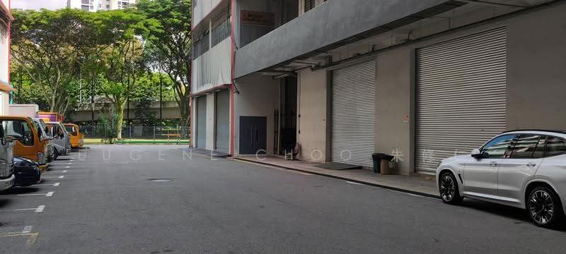 GROUND FLOOR. 5.4m ceiling height, Shun Li Industrial Complex 705 Sims Drive, Eunos / Geylang / Paya Lebar, 1,658 sqft, Light Industrial (B1) For Rent, by Eugene Choo 朱修仁, 25148929 - Exterior - CommercialGuru.com.sg