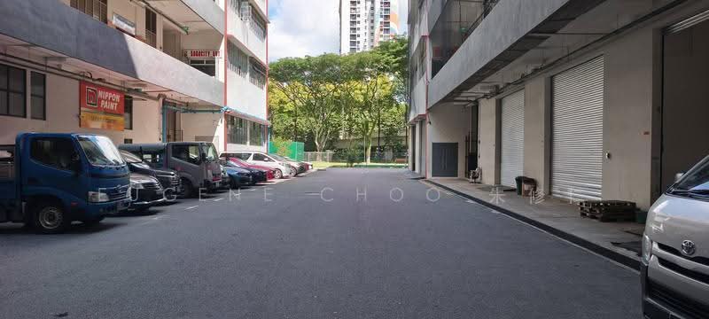 GROUND FLOOR. 5.4m ceiling height, Shun Li Industrial Complex 705 Sims Drive, Eunos / Geylang / Paya Lebar, 1,658 sqft, Light Industrial (B1) For Rent, by Eugene Choo 朱修仁, 25148929 - Exterior - CommercialGuru.com.sg