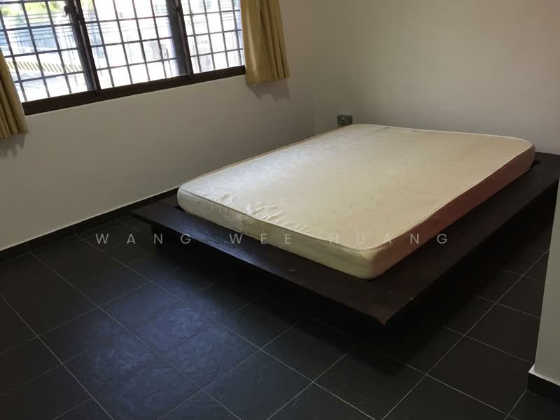 Novena Hill, 49 Jalan Novena, 1 Bedroom, 340 sqft, Apartment For Rent, by Wang Wee Huang, 25151084 - the bedroom comes wz a King-size divan bed. This photo shows the previous Queen-size bed. - PropertyGuru.com.sg