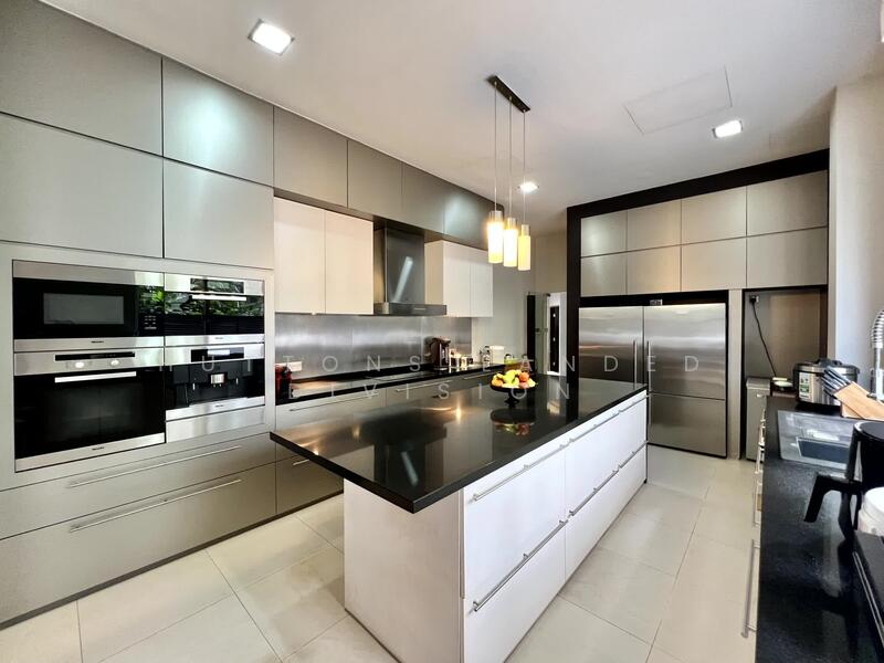 Renovated Bungalow with Pool within 1km to Henry Park Pri, mount sinai, holland road, holland grove, 6 Bedrooms, 5,580 sqft, Detached House For Sale, by WILLI CHING, 25152435 - PropertyGuru.com.sg