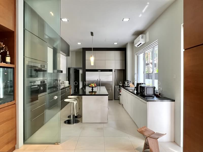 Renovated Bungalow with Pool within 1km to Henry Park Pri, mount sinai, holland road, holland grove, 6 Bedrooms, 5,580 sqft, Detached House For Sale, by WILLI CHING, 25152435 - PropertyGuru.com.sg
