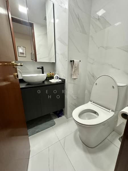 Duchess Crest, 58 Duchess Avenue, 4 Bedrooms, 1,744 sqft, Condominium For Rent, by Georgia Hong, 25154685 - Powder room for your guest. - PropertyGuru.com.sg