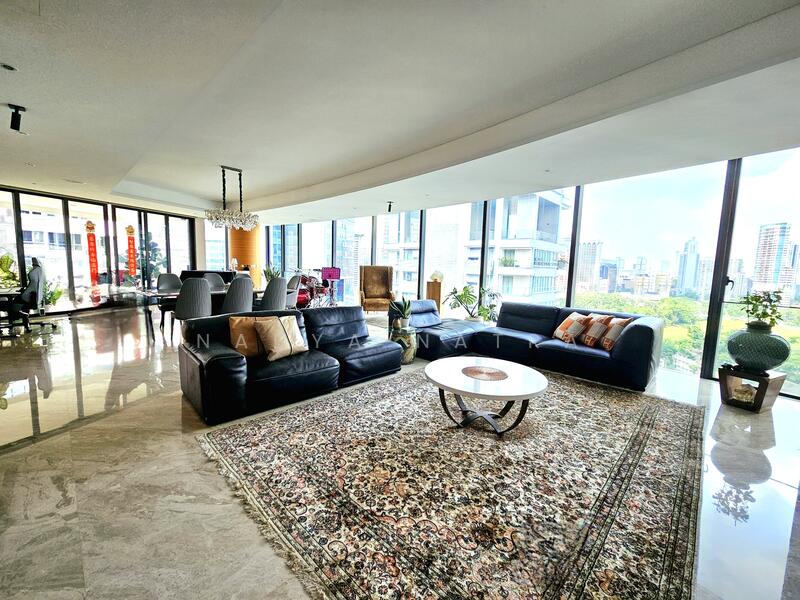 Rare single floorplate apartment...