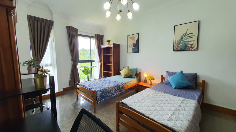Westcove Condo, 12 West Coast Crescent, 3 Bedrooms, 1,098 sqft, Condominium For Rent, by Edmund Thor, 25158922 - Bedroom 3 with 2 single beds - PropertyGuru.com.sg