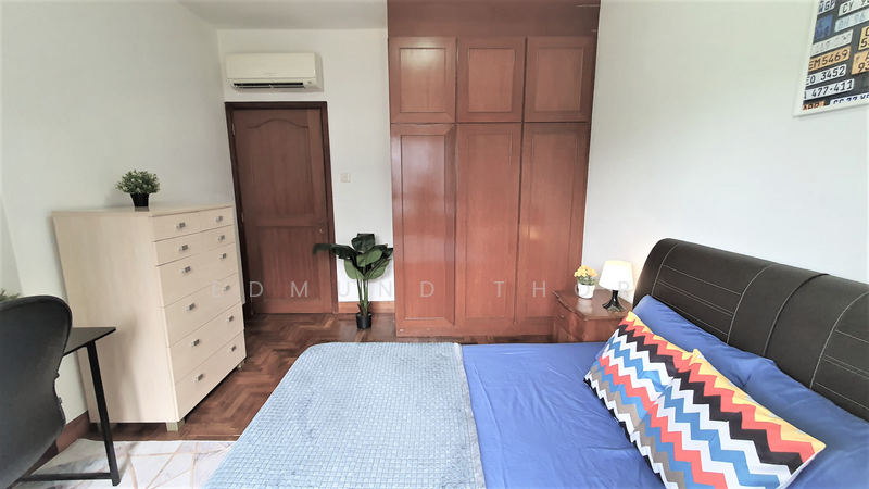 Westcove Condo, 12 West Coast Crescent, 3 Bedrooms, 1,098 sqft, Condominium For Rent, by Edmund Thor, 25158922 - Bedroom 2 with 1 study table - PropertyGuru.com.sg