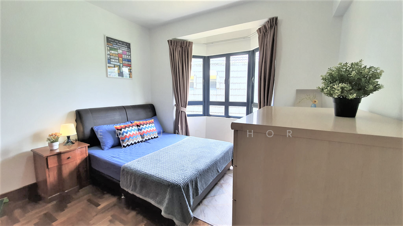 Westcove Condo, 12 West Coast Crescent, 3 Bedrooms, 1,098 sqft, Condominium For Rent, by Edmund Thor, 25158922 - bedroom 2 with queen bed - PropertyGuru.com.sg