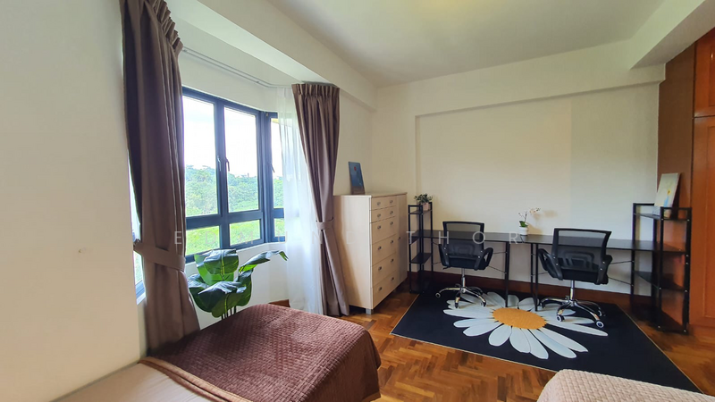 Westcove Condo, 12 West Coast Crescent, 3 Bedrooms, 1,098 sqft, Condominium For Rent, by Edmund Thor, 25158922 - Master Bedroom with 2 study tables - PropertyGuru.com.sg