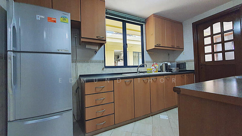 Westcove Condo, 12 West Coast Crescent, 3 Bedrooms, 1,098 sqft, Condominium For Rent, by Edmund Thor, 25158922 - Shared Kitchen - PropertyGuru.com.sg