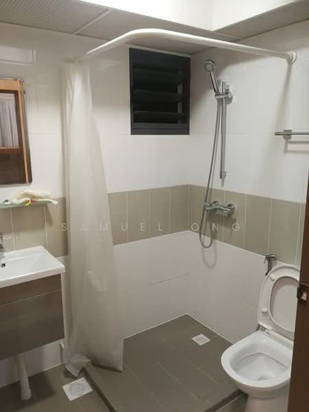 697C JURONG WEST CENTRAL 3, 2 mins to Boon Lay MRT/ Biggest Jurong Point  Mall, 3 Bedrooms, 1,055 sqft, HDB Flat For Rent, by Samuel Ong, 25160869 - Common (2nd) Toilet - PropertyGuru.com.sg