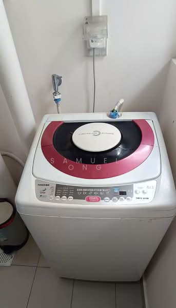 697C JURONG WEST CENTRAL 3, 2 mins to Boon Lay MRT/ Biggest Jurong Point  Mall, 3 Bedrooms, 1,055 sqft, HDB Flat For Rent, by Samuel Ong, 25160869 - Washing Machine - PropertyGuru.com.sg
