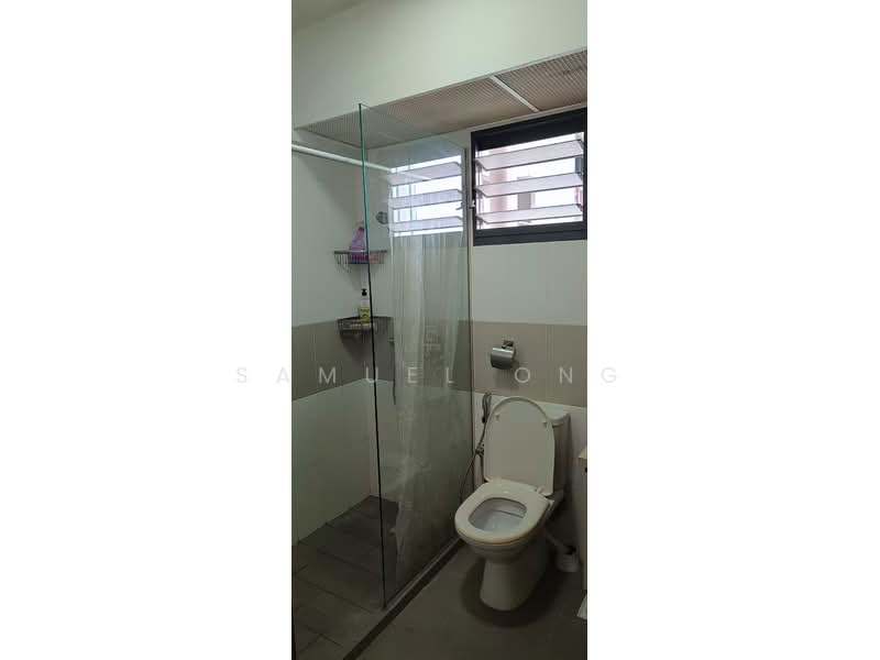 697C JURONG WEST CENTRAL 3, 2 mins to Boon Lay MRT/ Biggest Jurong Point  Mall, 3 Bedrooms, 1,055 sqft, HDB Flat For Rent, by Samuel Ong, 25160869 - Master Bedroom Toilet - PropertyGuru.com.sg