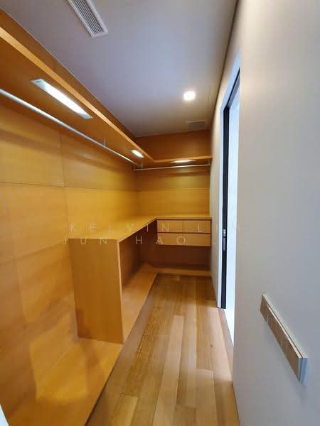 Sui Generis, 19 Balmoral Crescent, Tanglin / Holland / Bukit Timah, 3 Bedrooms, 1,873 sqft, Condominium For Sale, by Kelvin Lim Jun Hao 林俊豪, 25161032 - walk in wardrobe - PropertyGuru.com.sg