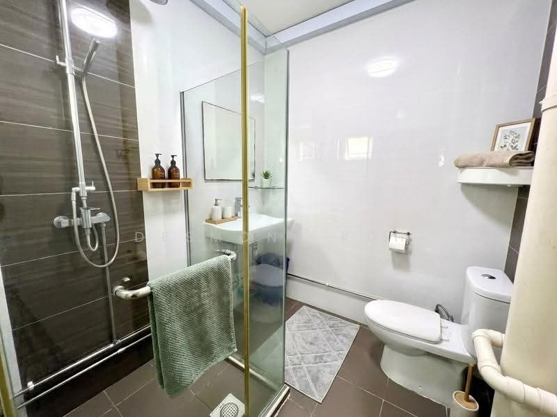 548 Jurong West Street 42, 548 Jurong West Street 42, Boon Lay / Jurong / Tuas, 3 Bedrooms, 1,615 sqft, HDB Flat For Sale, by Desmond Koh, 25167168 - Bathroom - PropertyGuru.com.sg