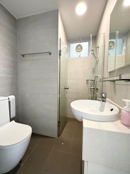 La Crystal, 160 Killiney Road, 3 Bedrooms, 1,260 sqft, Condominium For Rent, by Richard Ho, 25167307 - Common Toilet - PropertyGuru.com.sg