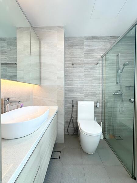 La Crystal, 160 Killiney Road, 3 Bedrooms, 1,260 sqft, Condominium For Rent, by Richard Ho, 25167307 - Attached Toilet - PropertyGuru.com.sg