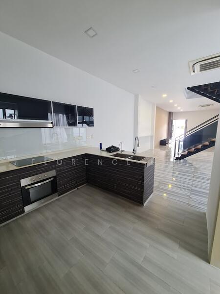 Worthing Road @ Serangoon Garden Estate, Worthing Road, 5 Bedrooms, 5,000 sqft, Semi-Detached House For Rent, by Florence Loh, 25169432 - PropertyGuru.com.sg