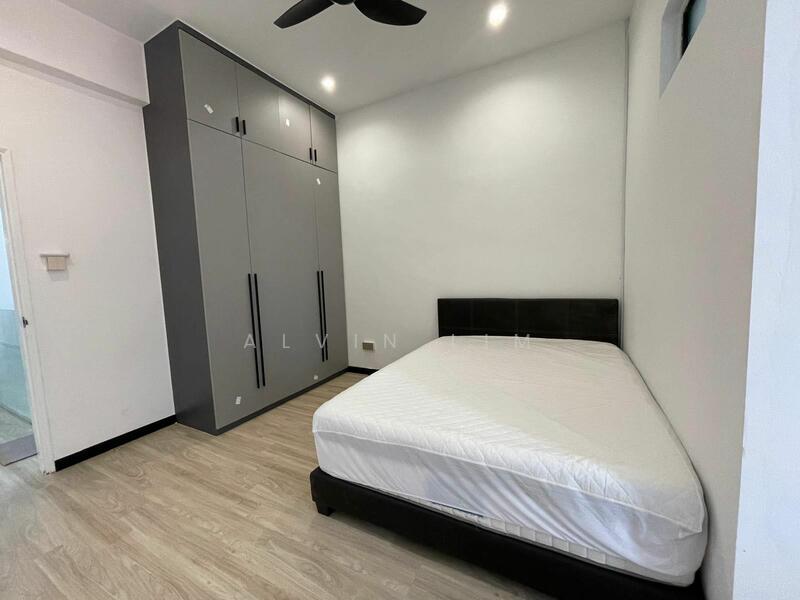Newly renovated, 500m to MRT, 12m wide frontage, 5 Bedrooms, Park 5 Cars, 5 Bedrooms, 3,000 sqft, Semi-Detached House For Sale, by Alvin Lim, 25169557 - PropertyGuru.com.sg