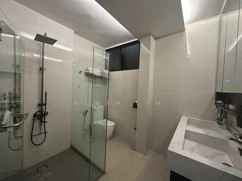 Newly renovated, 500m to MRT, 12m wide frontage, 5 Bedrooms, Park 5 Cars, 5 Bedrooms, 3,000 sqft, Semi-Detached House For Sale, by Alvin Lim, 25169557 - PropertyGuru.com.sg