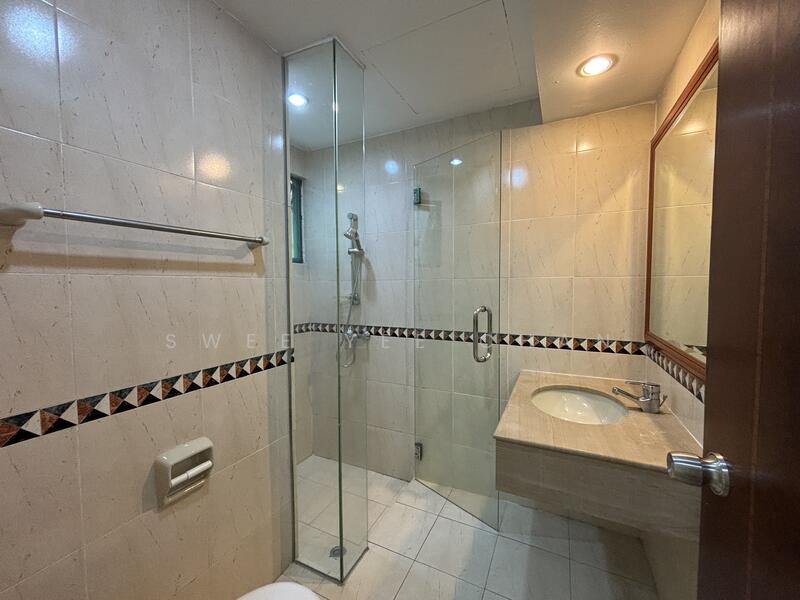 Common bathroom 
