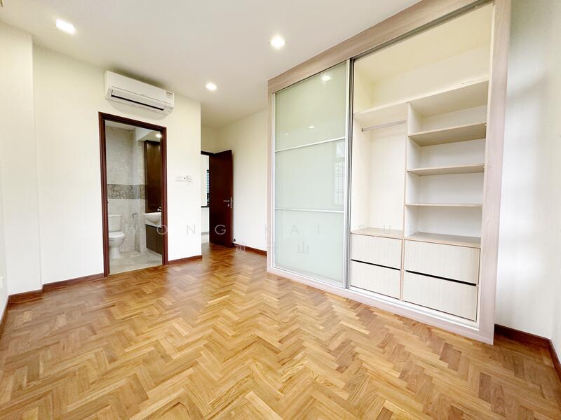 28 Shelford, 28 Shelford Road, 2 Bedrooms, 818 sqft, Condominium For Rent, by Wong Kai Sun 黄开山, 25172302 - Master Bedroom - PropertyGuru.com.sg
