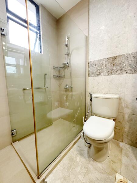 28 Shelford, 28 Shelford Road, 2 Bedrooms, 818 sqft, Condominium For Rent, by Wong Kai Sun 黄开山, 25172302 - Master Bathroom - PropertyGuru.com.sg